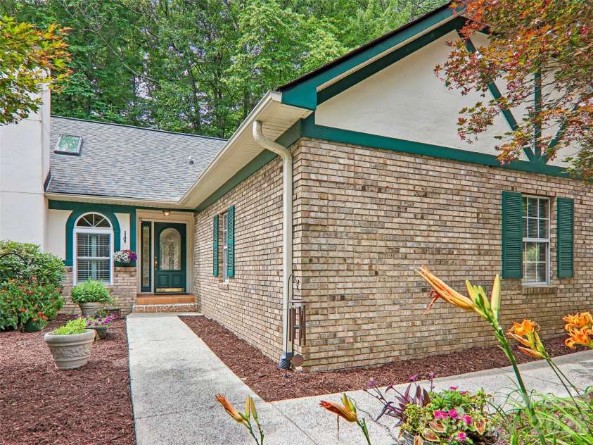 3106 Essex Path, Hendersonville, NC 28791.  MLS# CAR4394212, YatesRealty ID 33167. 