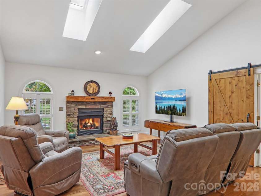 3106 Essex Path, Hendersonville, NC 28791.  MLS# CAR4394212, YatesRealty ID 33167. 