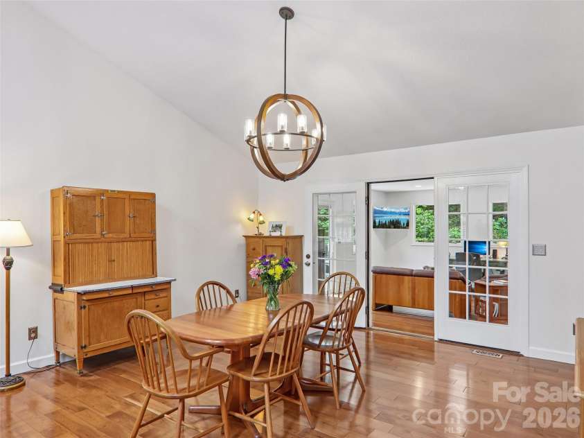 3106 Essex Path, Hendersonville, NC 28791.  MLS# CAR4394212, YatesRealty ID 33167. 