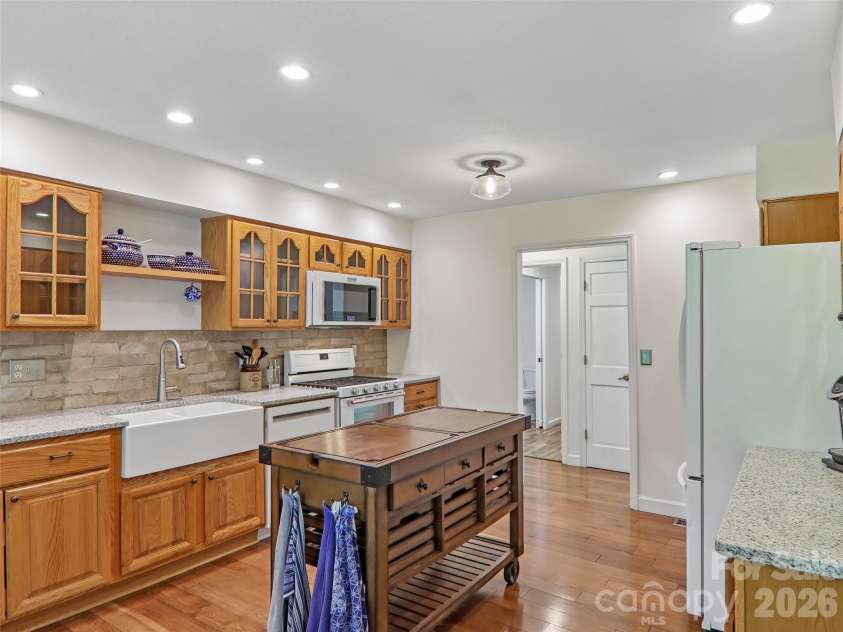 3106 Essex Path, Hendersonville, NC 28791.  MLS# CAR4394212, YatesRealty ID 33167. 
