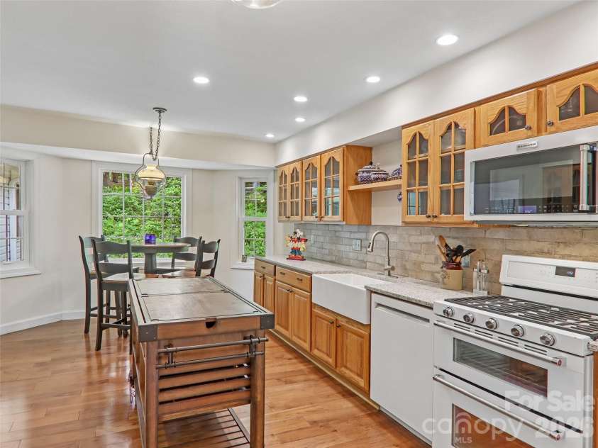 3106 Essex Path, Hendersonville, NC 28791.  MLS# CAR4394212, YatesRealty ID 33167. 