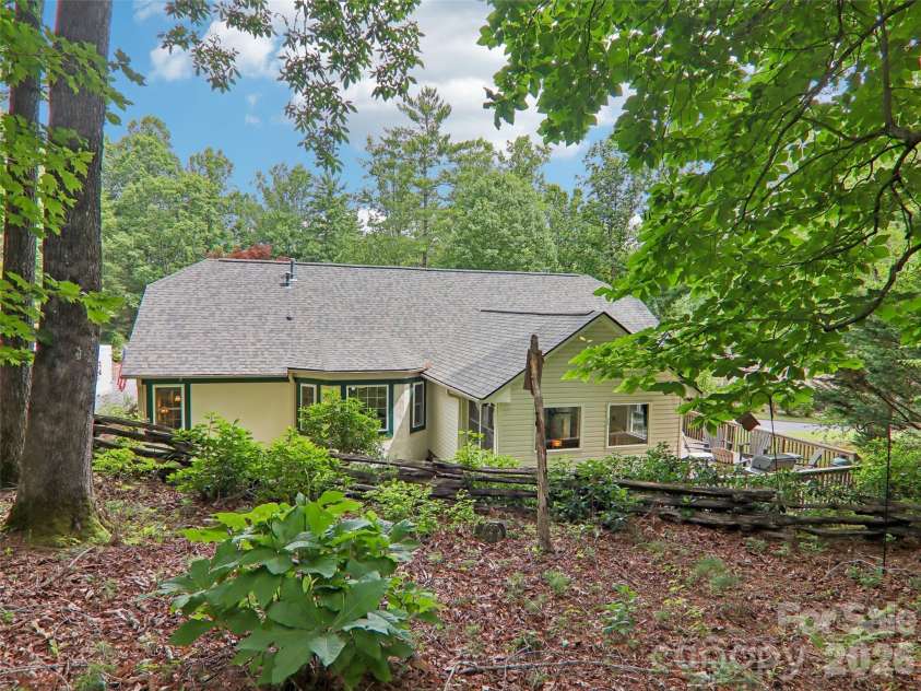 3106 Essex Path, Hendersonville, NC 28791.  MLS# CAR4394212, YatesRealty ID 33167. 