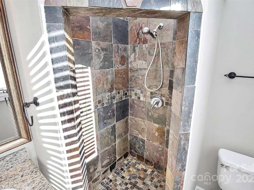 13932 Queens Harbor Road, Charlotte, NC 28278.  MLS# CAR4253729, YatesRealty ID 33168. 