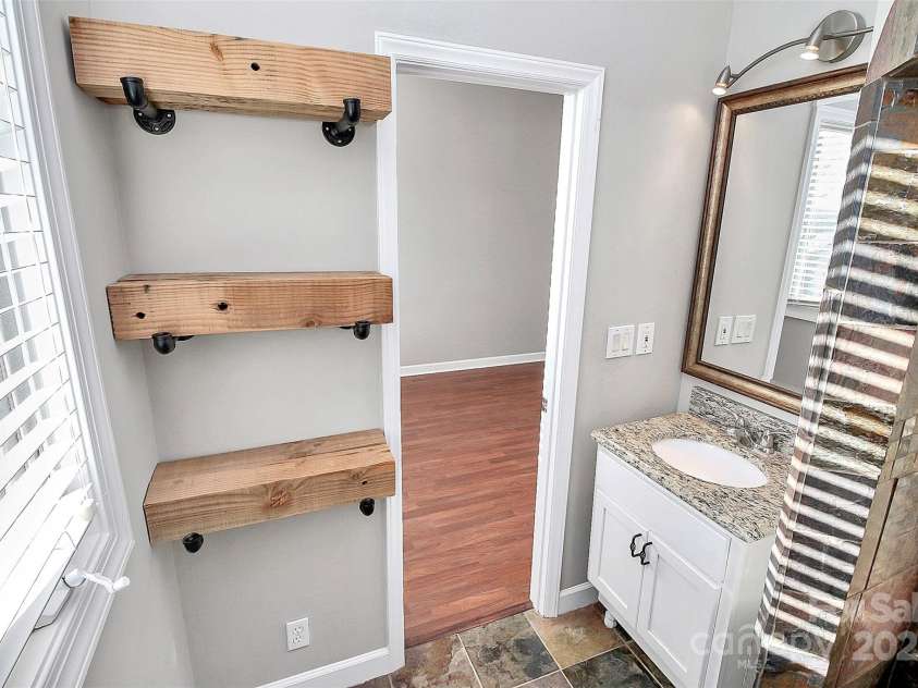 13932 Queens Harbor Road, Charlotte, NC 28278.  MLS# CAR4253729, YatesRealty ID 33168. 