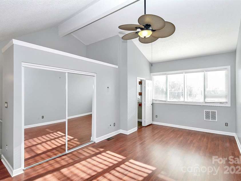 13932 Queens Harbor Road, Charlotte, NC 28278.  MLS# CAR4253729, YatesRealty ID 33168. 