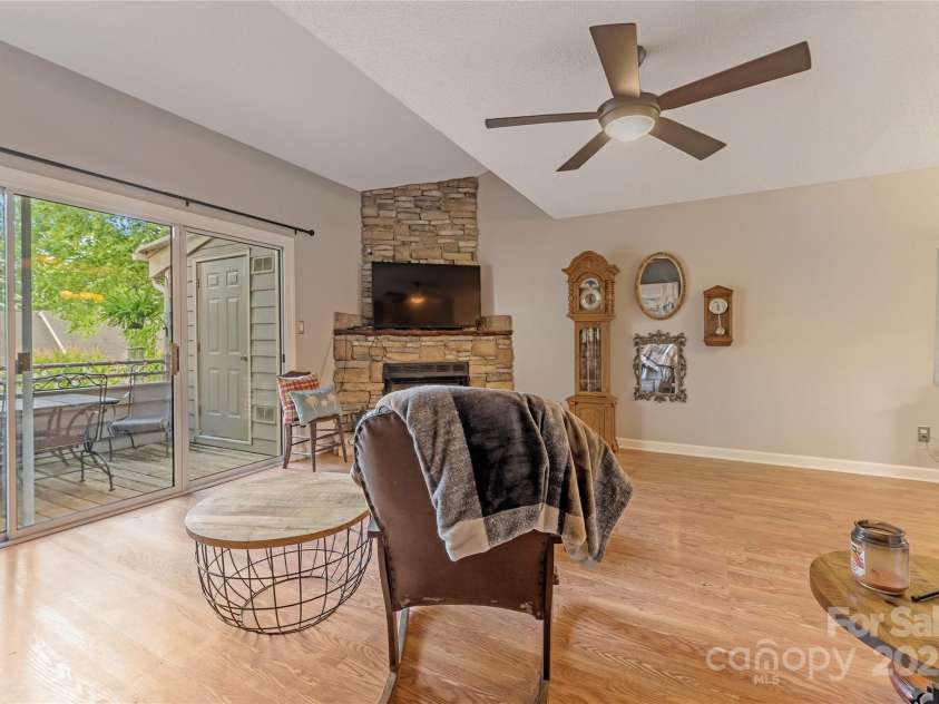 13932 Queens Harbor Road, Charlotte, NC 28278.  MLS# CAR4253729, YatesRealty ID 33168. 
