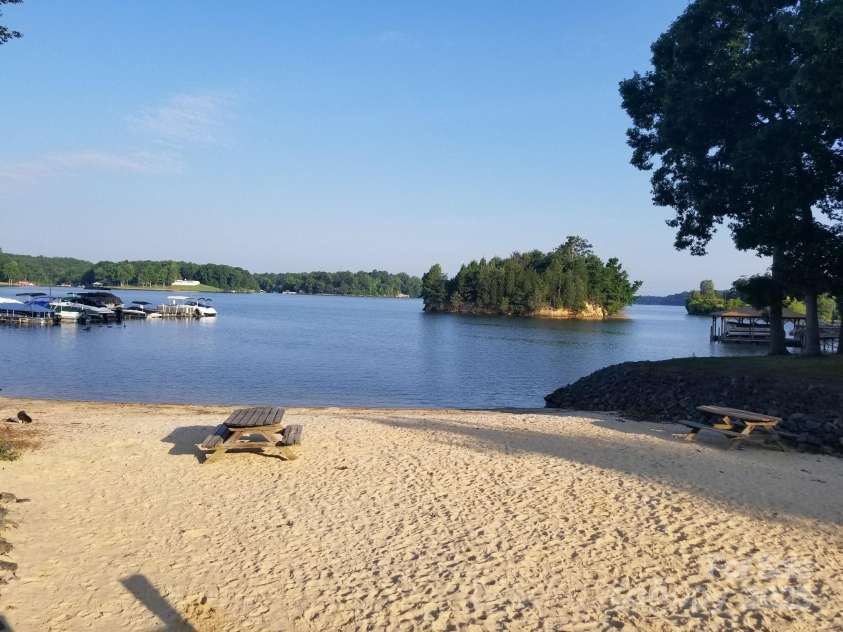 13932 Queens Harbor Road, Charlotte, NC 28278.  MLS# CAR4253729, YatesRealty ID 33168. Community Private Beach