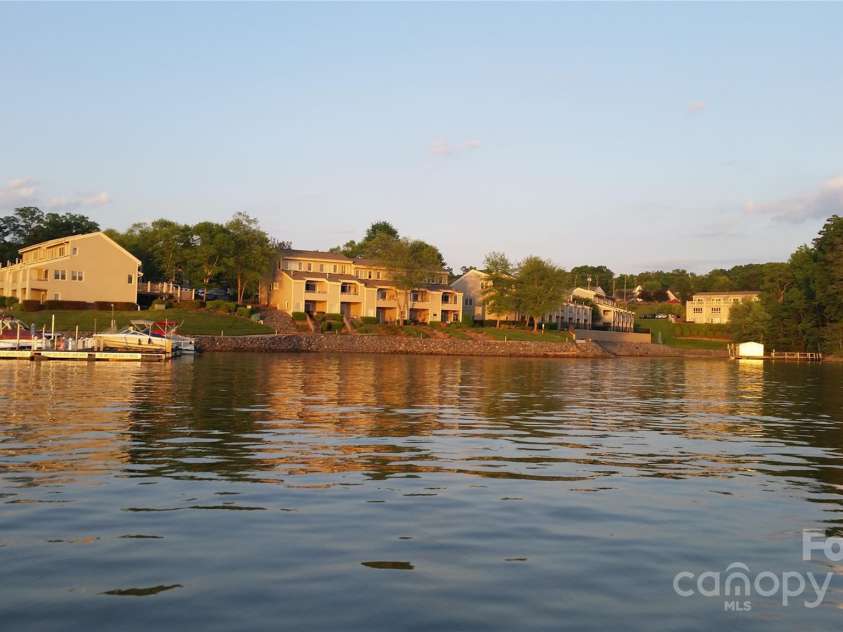 13932 Queens Harbor Road, Charlotte, NC 28278.  MLS# CAR4253729, YatesRealty ID 33168. Waterfront The Yachtsman
