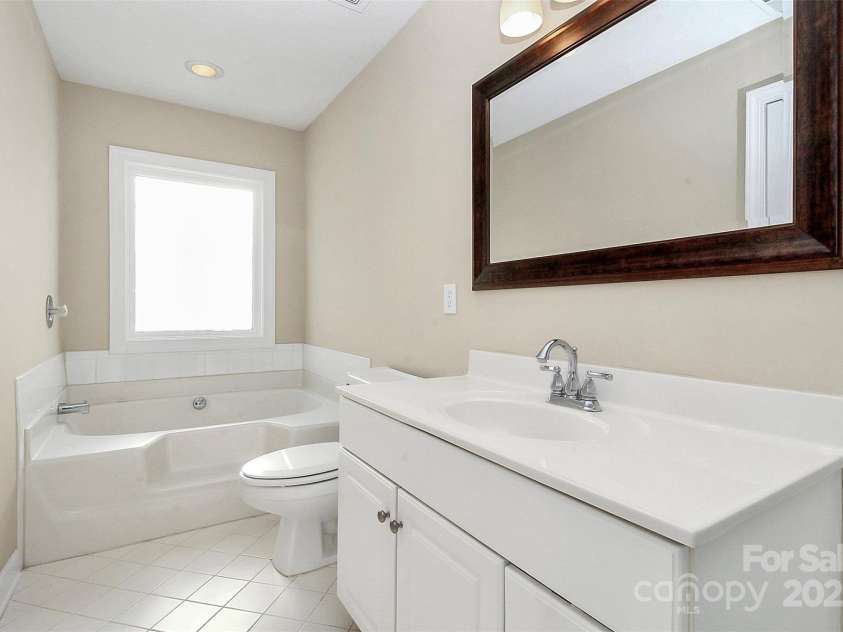 13932 Queens Harbor Road, Charlotte, NC 28278.  MLS# CAR4321119, YatesRealty ID 33168. 