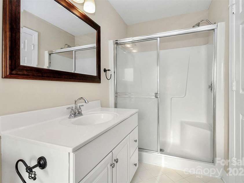 13932 Queens Harbor Road, Charlotte, NC 28278.  MLS# CAR4321119, YatesRealty ID 33168. 