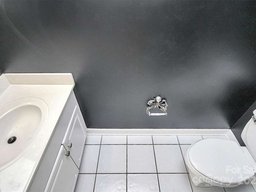 13932 Queens Harbor Road, Charlotte, NC 28278.  MLS# CAR4321119, YatesRealty ID 33168. 