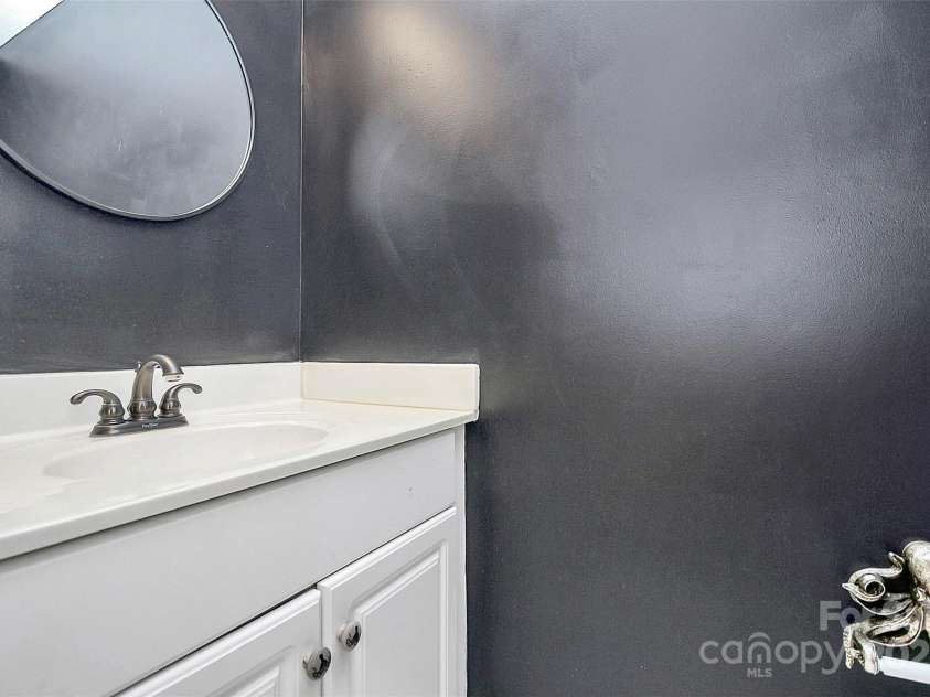 13932 Queens Harbor Road, Charlotte, NC 28278.  MLS# CAR4321119, YatesRealty ID 33168. 