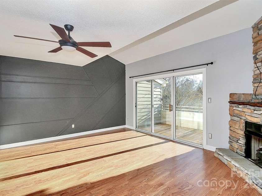 13932 Queens Harbor Road, Charlotte, NC 28278.  MLS# CAR4321119, YatesRealty ID 33168. 