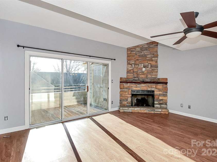 13932 Queens Harbor Road, Charlotte, NC 28278.  MLS# CAR4321119, YatesRealty ID 33168. 