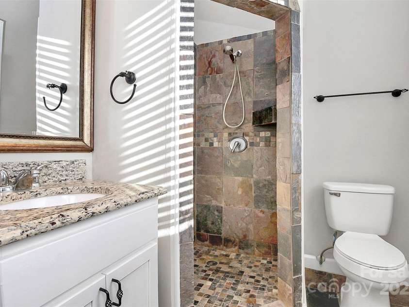 13932 Queens Harbor Road, Charlotte, NC 28278.  MLS# CAR4321119, YatesRealty ID 33168. 