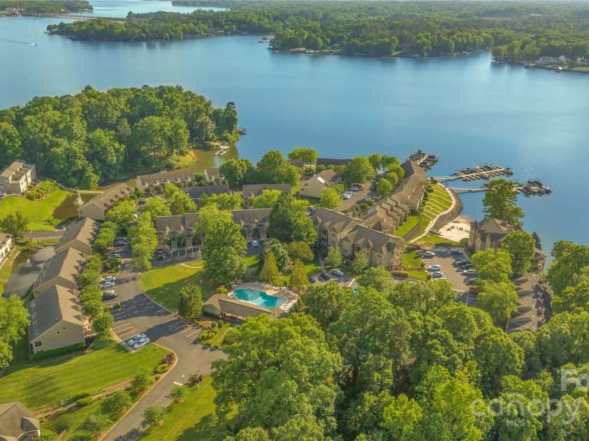 13932 Queens Harbor Road, Charlotte, NC 28278.  MLS# CAR4321119, YatesRealty ID 33168. 