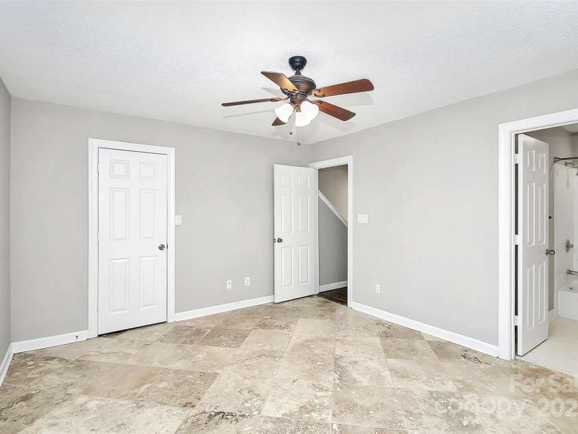 13932 Queens Harbor Road, Charlotte, NC 28278.  MLS# CAR4321119, YatesRealty ID 33168. 