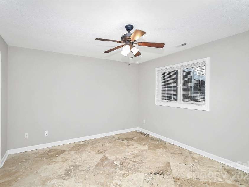 13932 Queens Harbor Road, Charlotte, NC 28278.  MLS# CAR4321119, YatesRealty ID 33168. 