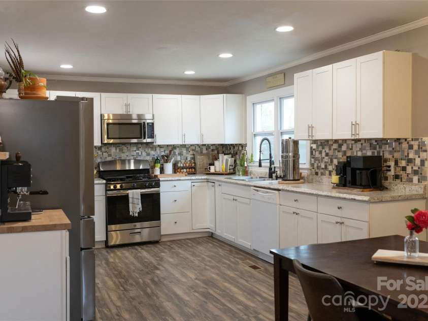 654 Bost Street, Statesville, NC 28677.  MLS# CAR4238670, YatesRealty ID 3317. Kitchen with tons of cabinet storage space!