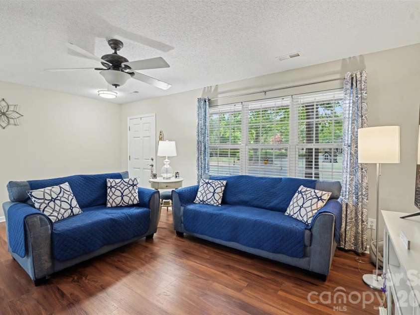 605 Gelderland Drive, Matthews, NC 28104.  MLS# CAR4395993, YatesRealty ID 33170. 