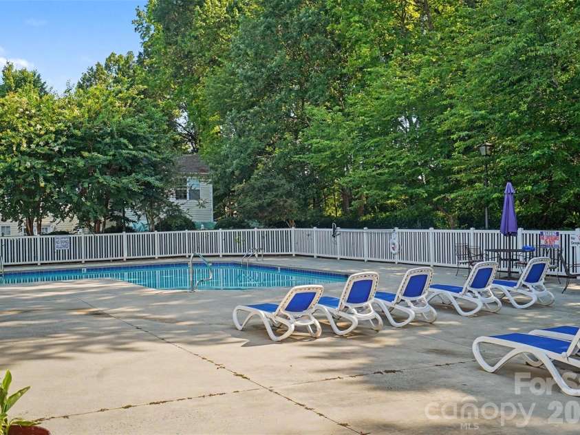 605 Gelderland Drive, Matthews, NC 28104.  MLS# CAR4395993, YatesRealty ID 33170. 