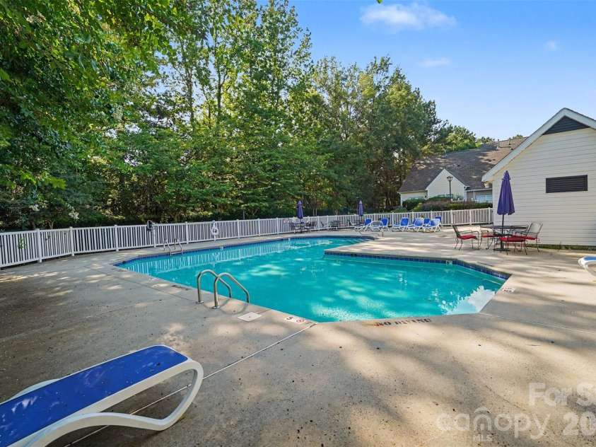 605 Gelderland Drive, Matthews, NC 28104.  MLS# CAR4395993, YatesRealty ID 33170. 