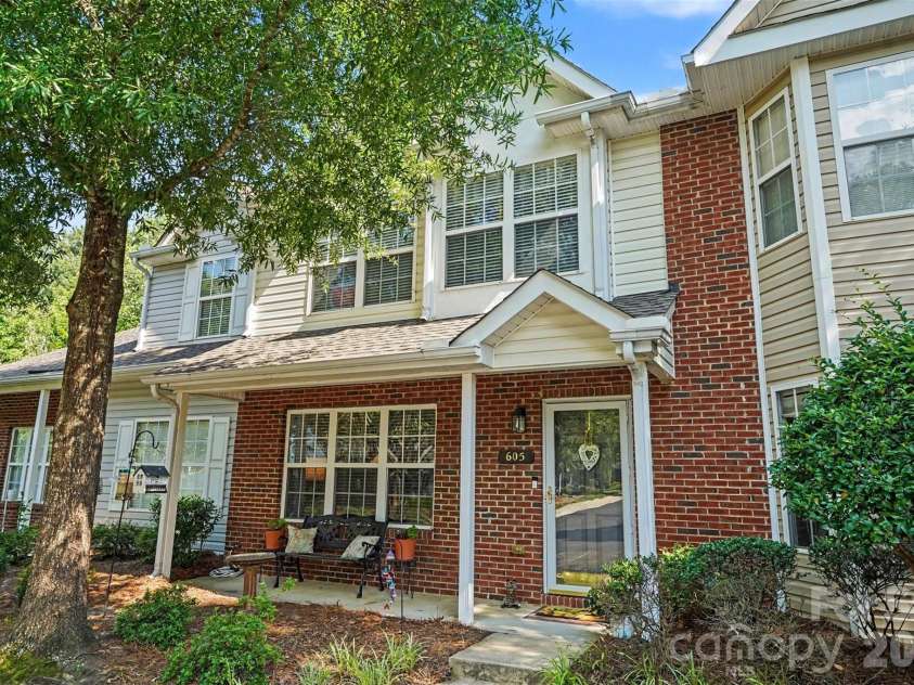 605 Gelderland Drive, Matthews, NC 28104.  MLS# CAR4395993, YatesRealty ID 33170. 