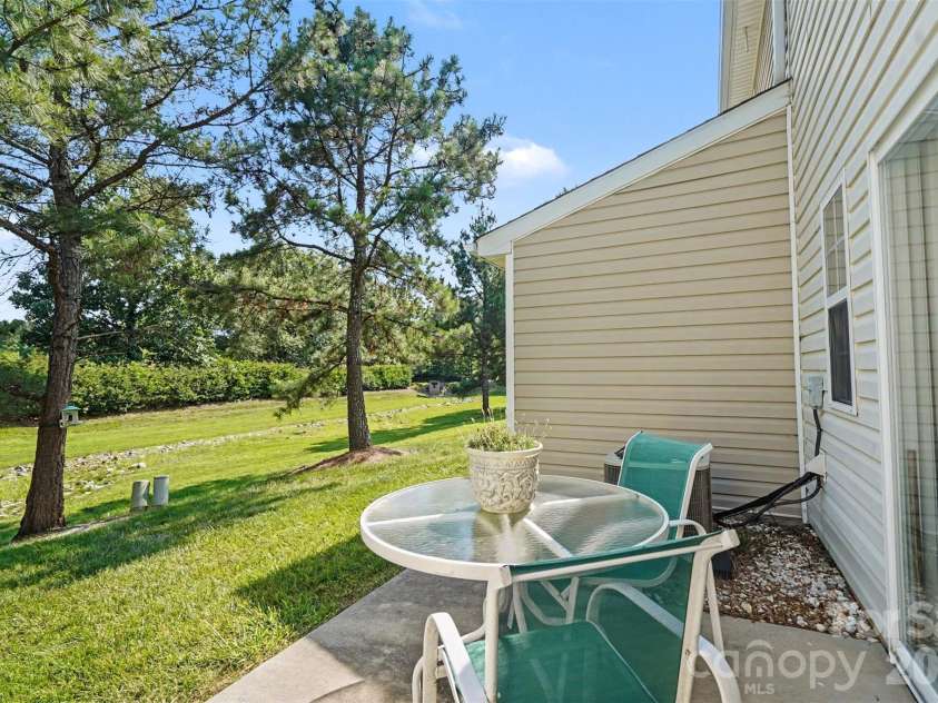 605 Gelderland Drive, Matthews, NC 28104.  MLS# CAR4395993, YatesRealty ID 33170. Backyard opens up to greenspace