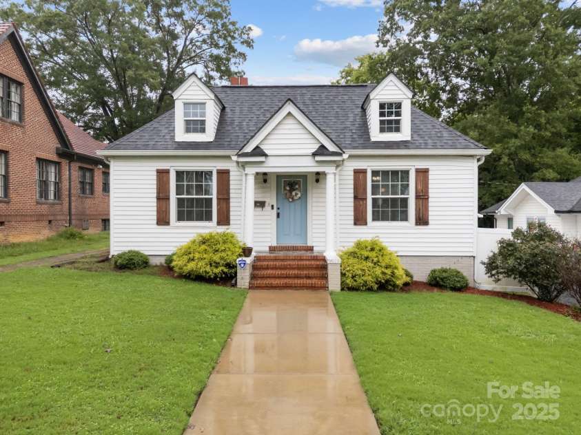 318 5th Street, Albemarle, NC 28001.  MLS# CAR4289630, YatesRealty ID 33171. 