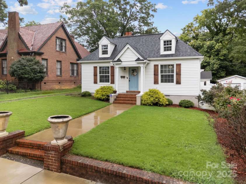 318 5th Street, Albemarle, NC 28001.  MLS# CAR4289630, YatesRealty ID 33171. 