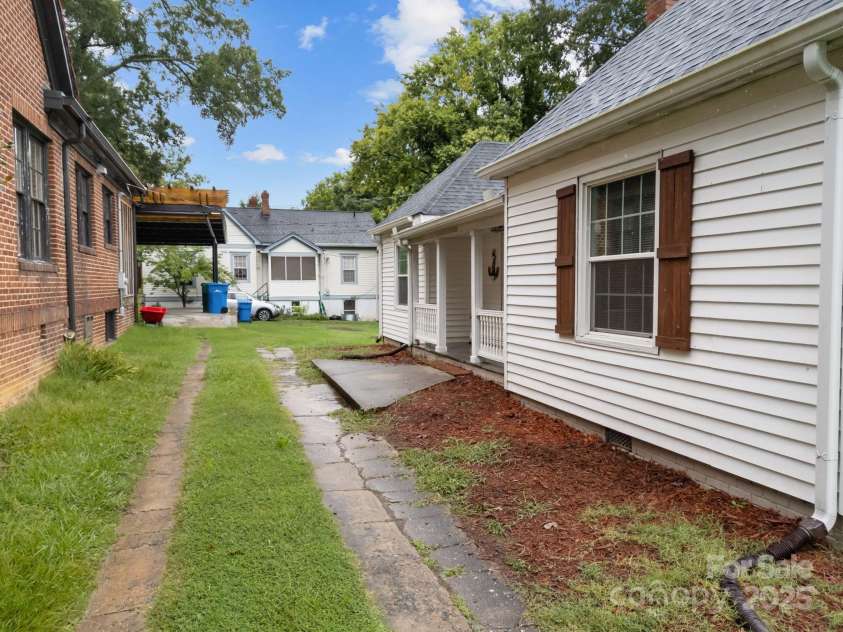 318 5th Street, Albemarle, NC 28001.  MLS# CAR4289630, YatesRealty ID 33171. 