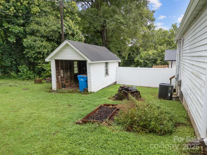 318 5th Street, Albemarle, NC 28001.  MLS# CAR4289630, YatesRealty ID 33171. 