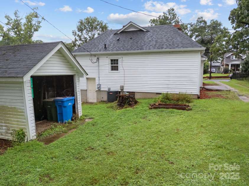 318 5th Street, Albemarle, NC 28001.  MLS# CAR4289630, YatesRealty ID 33171. 