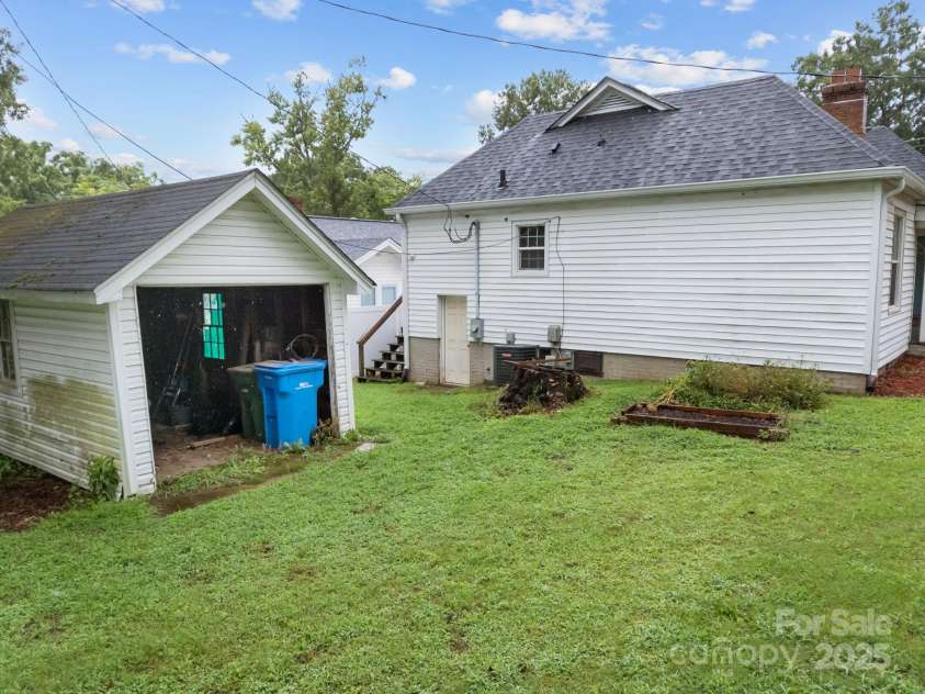 318 5th Street, Albemarle, NC 28001.  MLS# CAR4289630, YatesRealty ID 33171. 