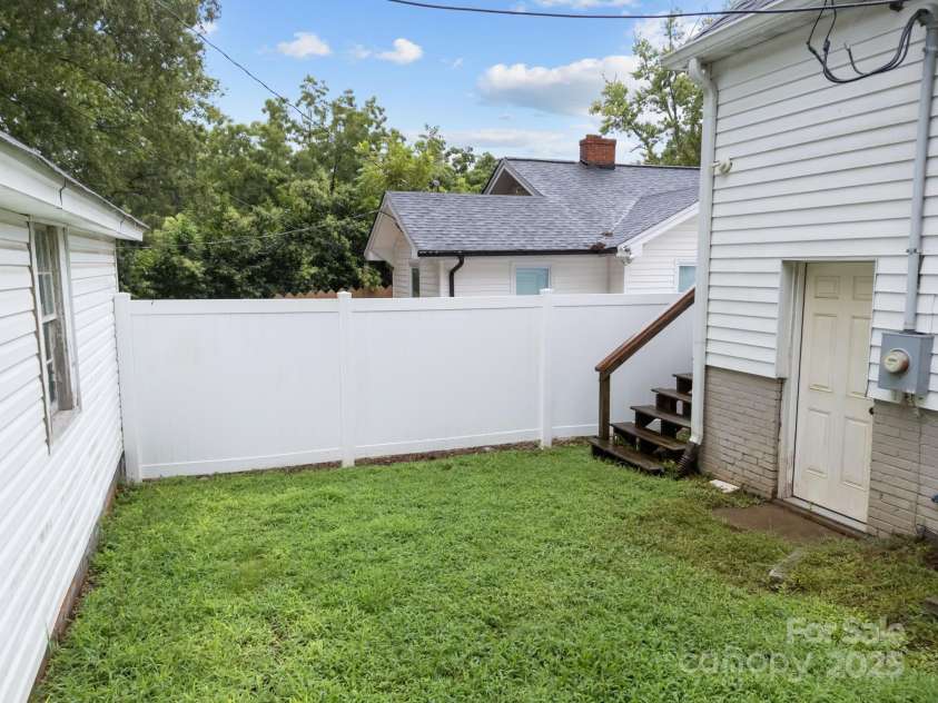 318 5th Street, Albemarle, NC 28001.  MLS# CAR4289630, YatesRealty ID 33171. 