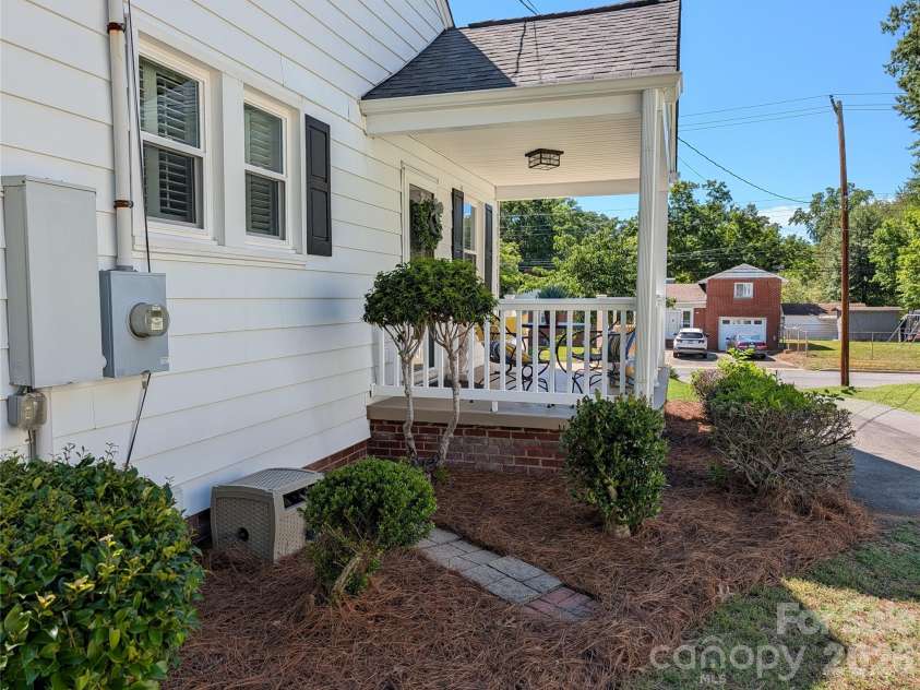 61 Spencer Avenue, Concord, NC 28025.  MLS# CAR4395950, YatesRealty ID 33171. 