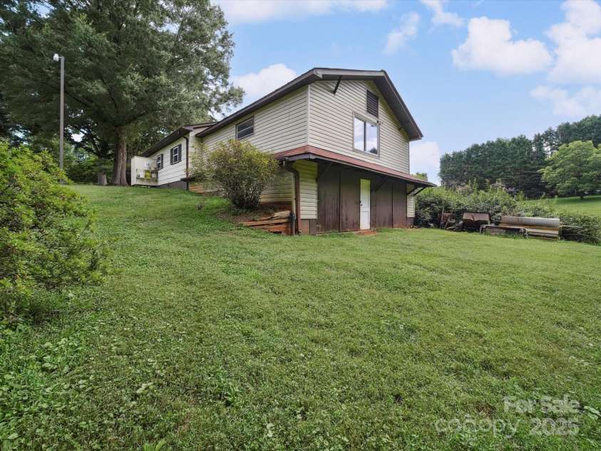 150 Scroggs Cemetery Road, Statesville, NC 28677.  MLS# CAR4285710, YatesRealty ID 33172. 