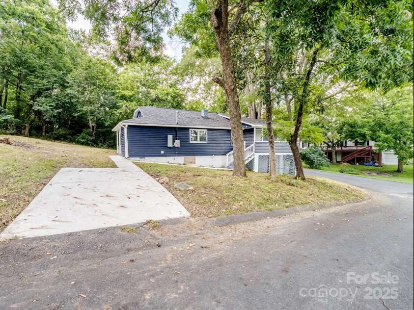 195 Stone Avenue, Concord, NC 28027.  MLS# CAR4291205, YatesRealty ID 33173. Driveway