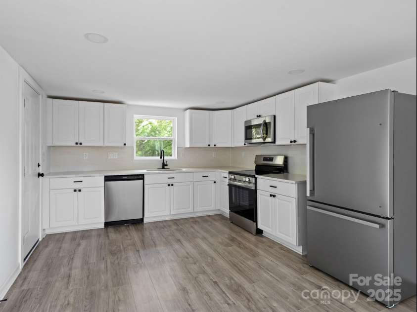 195 Stone Avenue, Concord, NC 28027.  MLS# CAR4291205, YatesRealty ID 33173. Kitchen