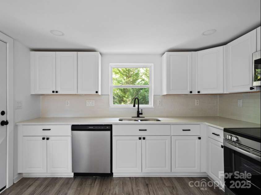 195 Stone Avenue, Concord, NC 28027.  MLS# CAR4291205, YatesRealty ID 33173. Kitchen