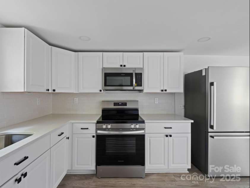 195 Stone Avenue, Concord, NC 28027.  MLS# CAR4291205, YatesRealty ID 33173. Kitchen