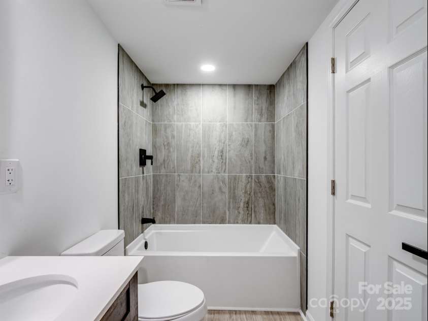 195 Stone Avenue, Concord, NC 28027.  MLS# CAR4291205, YatesRealty ID 33173. Primary Bathroom