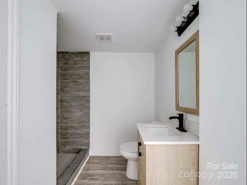 195 Stone Avenue, Concord, NC 28027.  MLS# CAR4291205, YatesRealty ID 33173. Second Bathroom