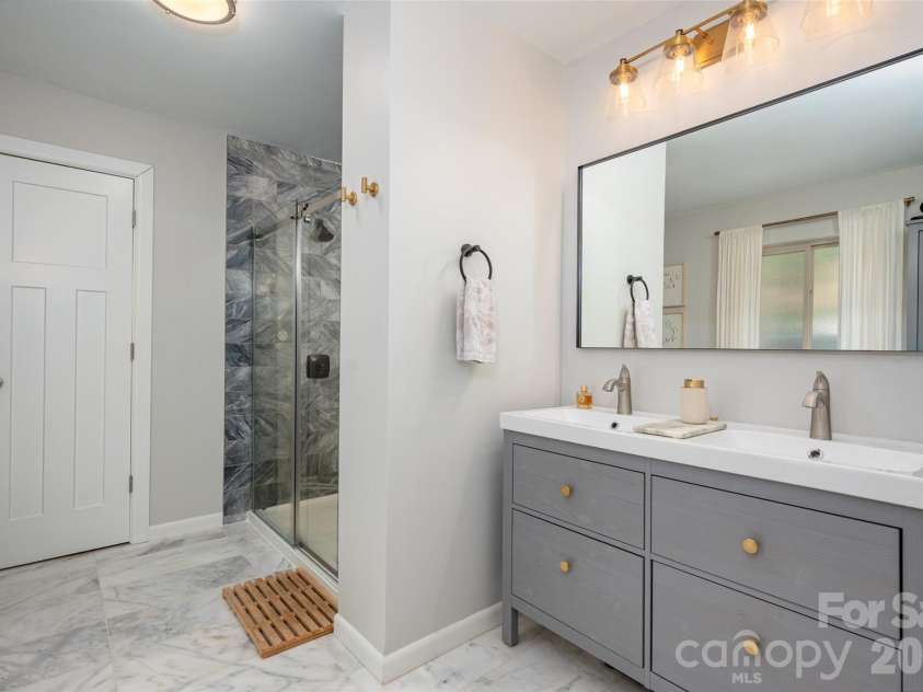 7917 Serendipity Lane, Charlotte, NC 28277.  MLS# CAR4389699, YatesRealty ID 33175. 