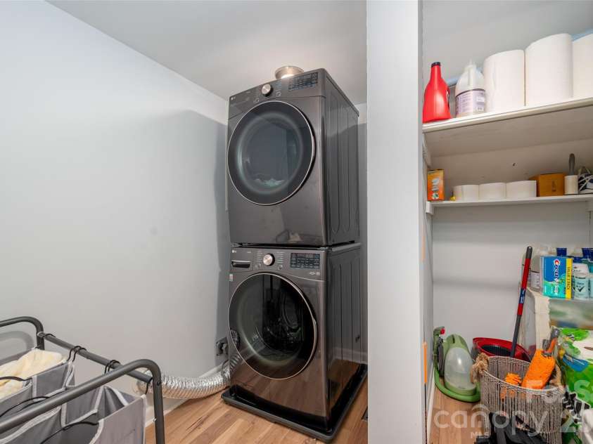 7917 Serendipity Lane, Charlotte, NC 28277.  MLS# CAR4389699, YatesRealty ID 33175. Laundry on main