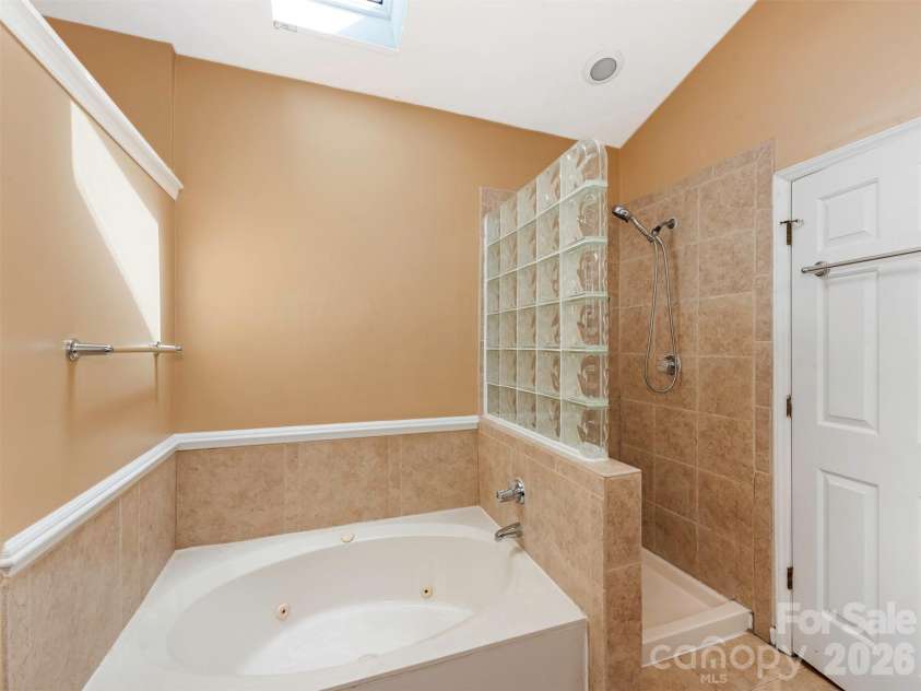 14437 Raynham Drive, Charlotte, NC 28262.  MLS# CAR4398185, YatesRealty ID 33176. 