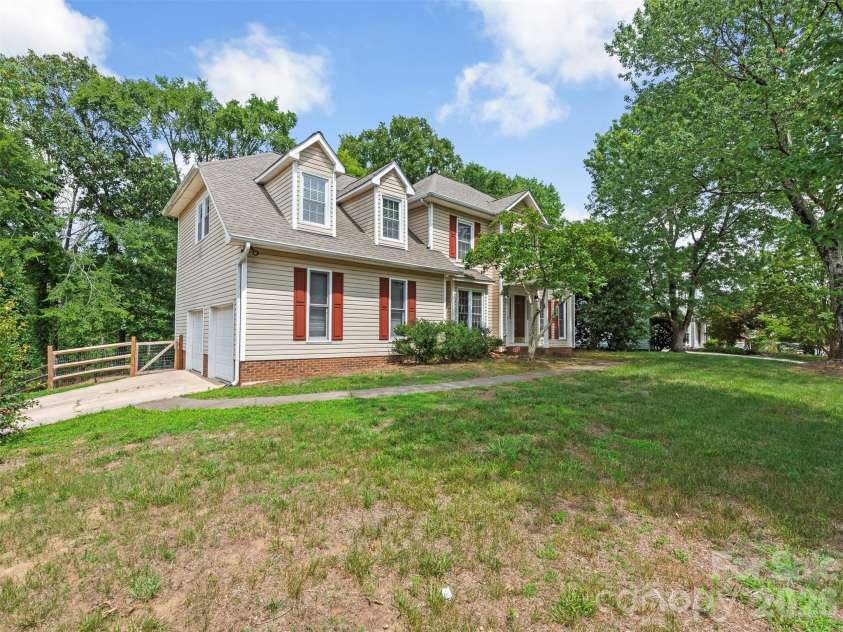 14437 Raynham Drive, Charlotte, NC 28262.  MLS# CAR4398185, YatesRealty ID 33176. 
