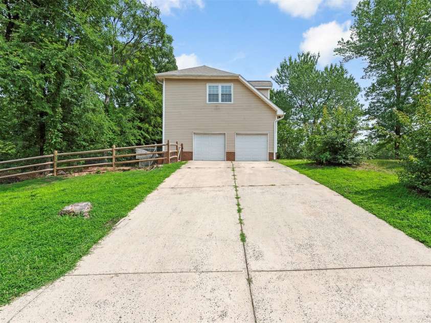 14437 Raynham Drive, Charlotte, NC 28262.  MLS# CAR4398185, YatesRealty ID 33176. 