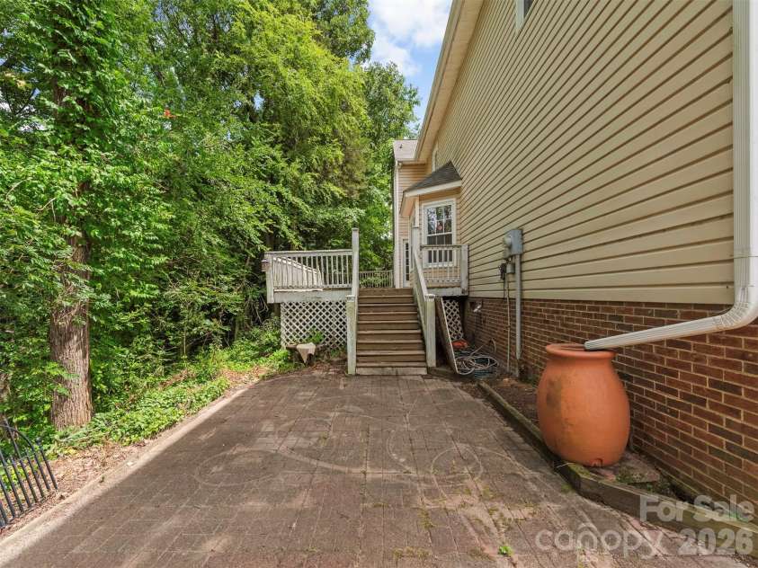 14437 Raynham Drive, Charlotte, NC 28262.  MLS# CAR4398185, YatesRealty ID 33176. 