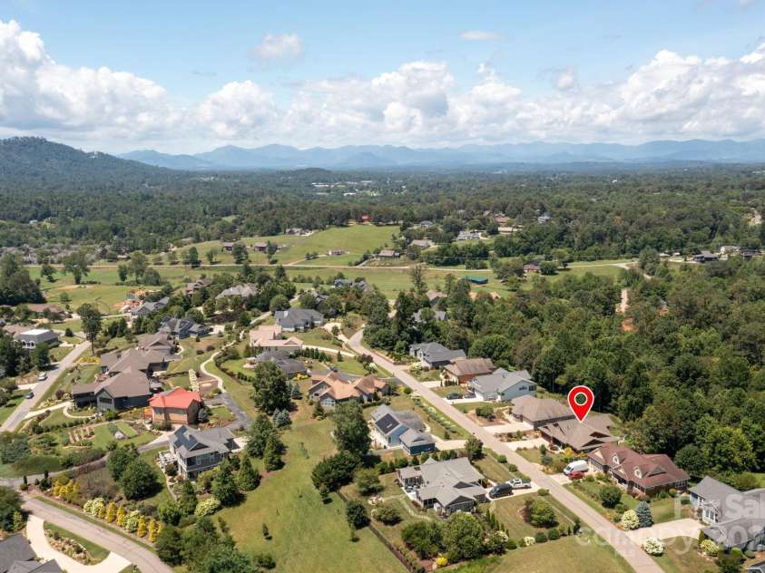 33 Penley Park Drive, Weaverville, NC 28787.  MLS# CAR4286490, YatesRealty ID 33176. Short drive to Downtown Weaverville and <20 minutes to Downtown Asheville.